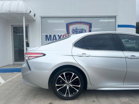 Used 2018 Toyota Camry SE FWD image 27