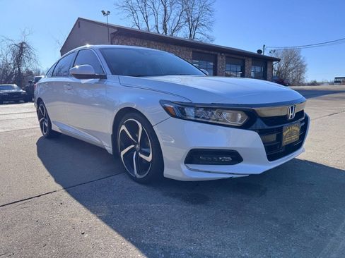 Used 2018 Honda Accord Sport image 3