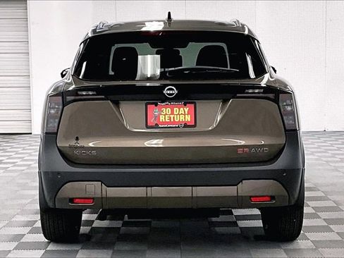 New 2026 Nissan Kicks SR image 4