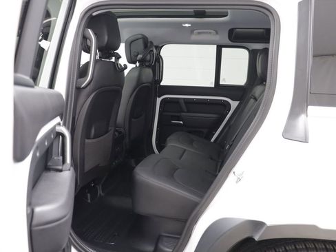 Used 2025 Land Rover Defender 110 S image 15