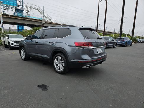 Used 2021 Volkswagen Atlas SE w/ Panoramic Sunroof Package FWD image 7