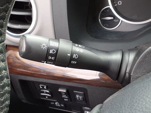 Used 2015 Toyota Tundra Limited w/ Limited Premium Package image 30