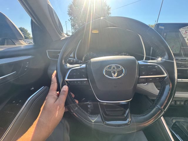 Used 2020 Toyota Highlander Platinum FWD image 22