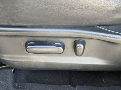 Used 2013 Toyota Venza XLE image 20