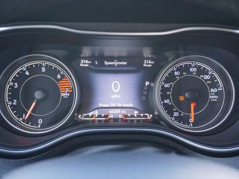 Used 2019 Jeep Cherokee Limited FWD image 9
