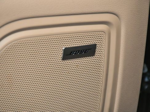 Used 2025 Porsche Macan image 11