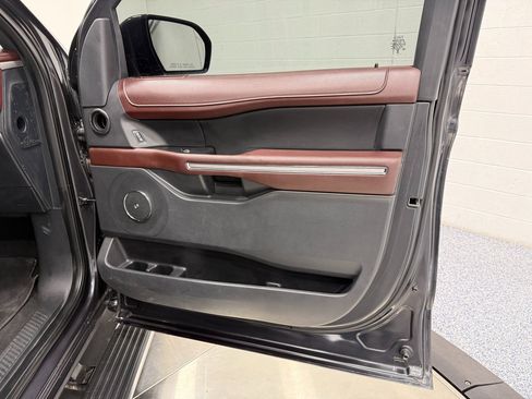 Used 2024 Ford Expedition Max Limited image 21