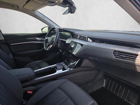 Certified 2022 Audi e-tron Premium Plus w/ Premium Plus Package image 12