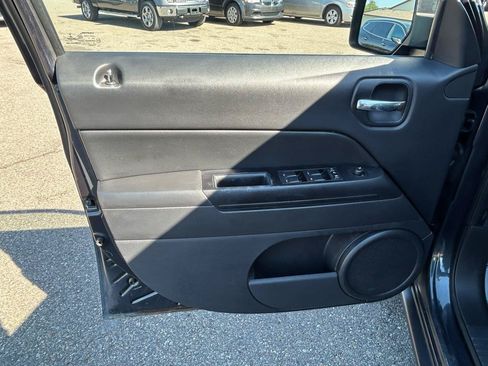 Used 2015 Jeep Patriot Latitude AWD/4WD image 14
