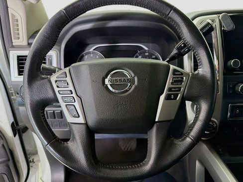 Used 2021 Nissan Titan SV w/ SV Convenience Package image 14