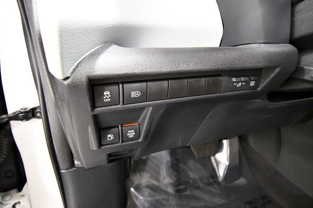 Used 2025 Toyota Sienna LE AWD/4WD image 19