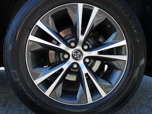 Used 2016 Toyota Highlander XLE AWD/4WD image 22