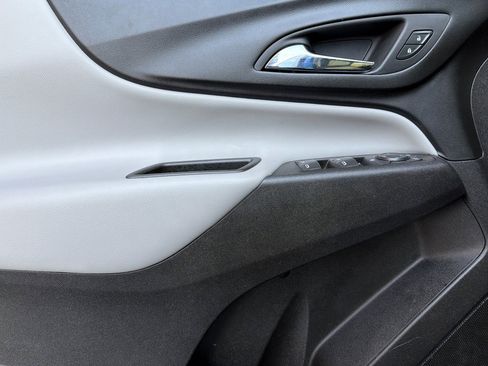 Used 2024 Chevrolet Equinox LS w/ LS Convenience Package image 11