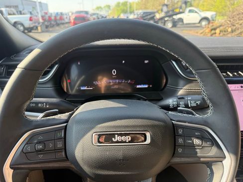 Certified 2024 Jeep Grand Cherokee Limited AWD/4WD image 23