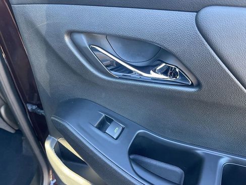 Used 2023 Chevrolet Traverse LT image 55