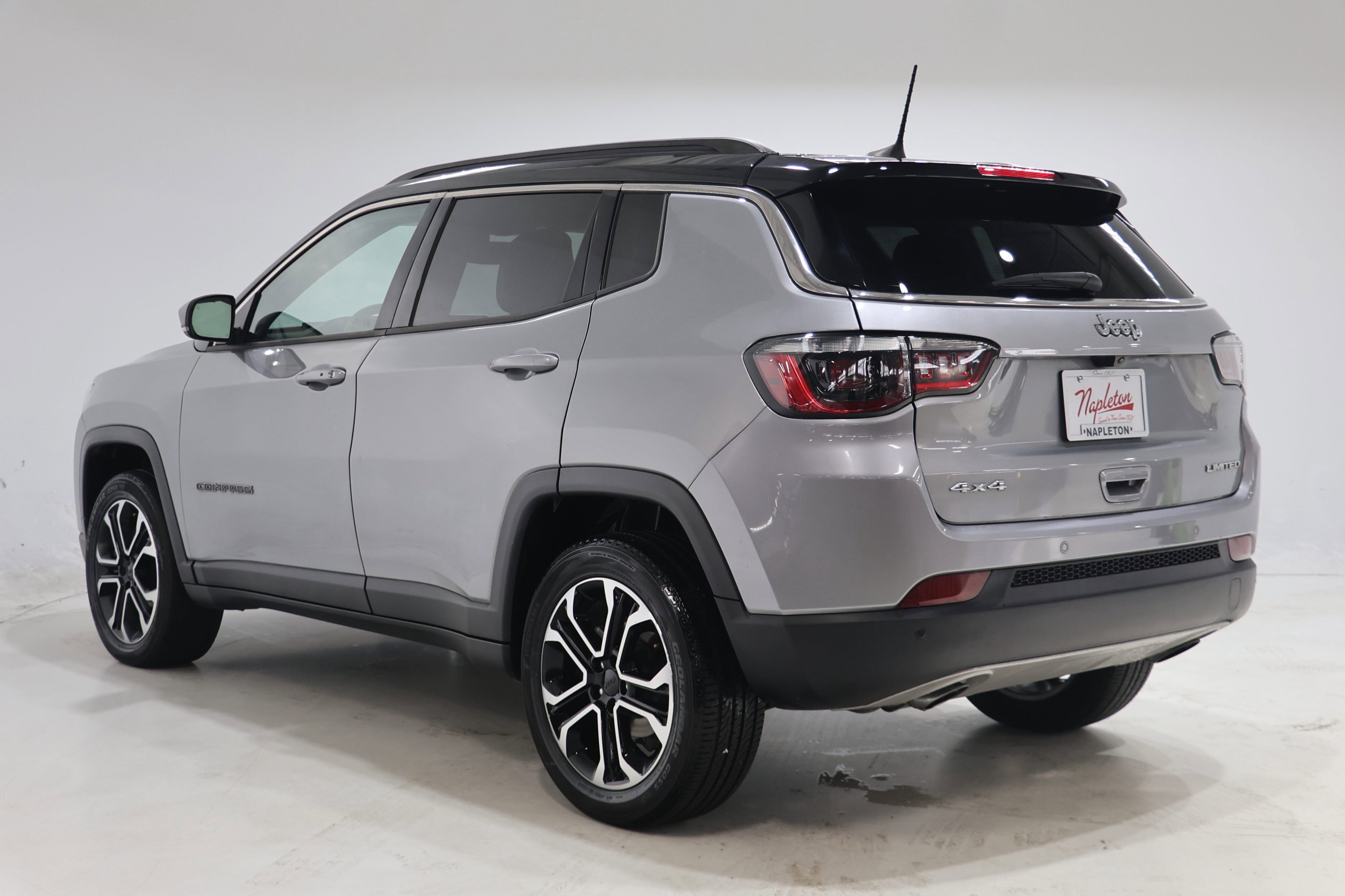 Used 2023 Jeep Compass Limited w/ Sun and Sound Group AWD/4WD image 6