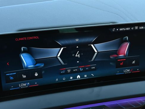 Certified 2025 BMW X3 M50 w/ Premium Package image 18