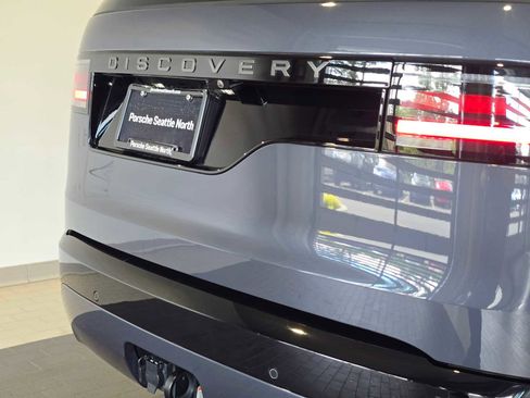 Used 2025 Land Rover Discovery Dynamic SE AWD/4WD image 15