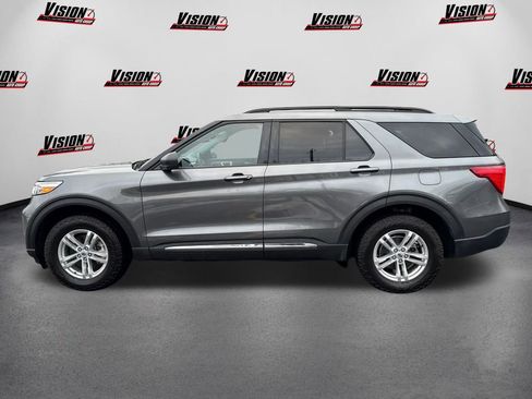 Used 2022 Ford Explorer XLT w/ Equipment Group 202A image 8