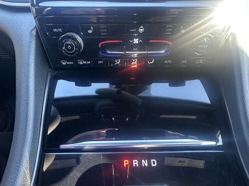 Used 2024 Jeep Grand Cherokee Altitude image 27