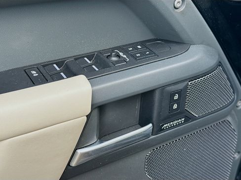 Used 2023 Land Rover Defender 110 X-Dynamic SE image 23