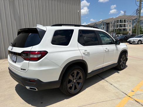 Certified 2024 Honda Pilot Sport image 8