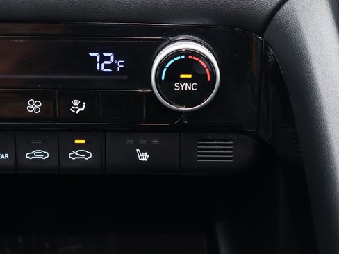 Used 2023 Hyundai Elantra Limited image 24