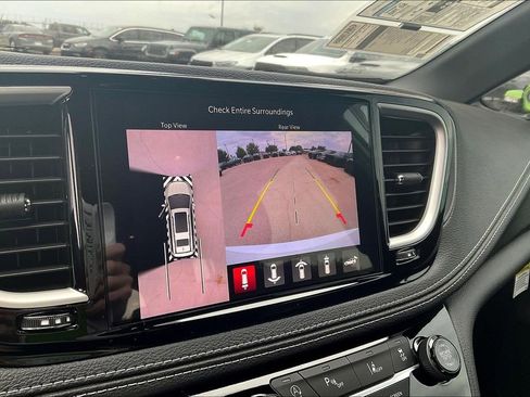 New 2026 Chrysler Pacifica Select image 24