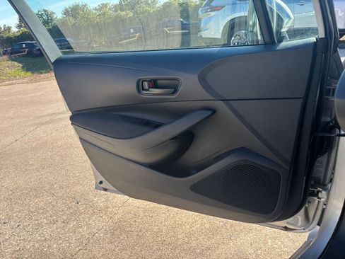 Used 2025 Toyota Corolla LE image 21