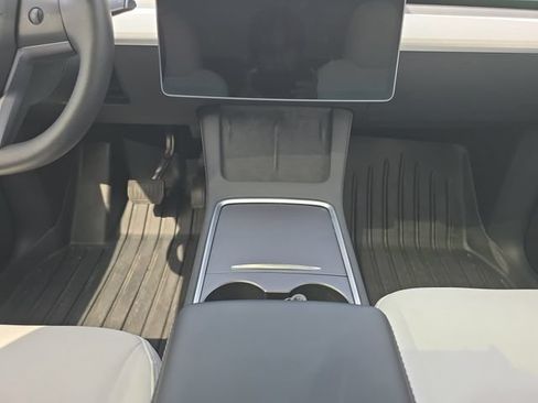 Used 2023 Tesla Model Y Long Range AWD/4WD image 3