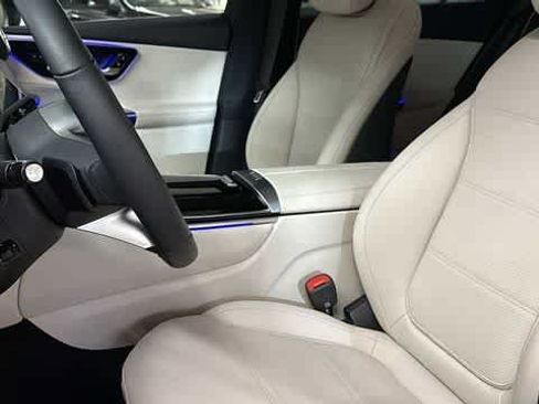 Used 2025 Mercedes-Benz GLC 300 4MATIC image 27