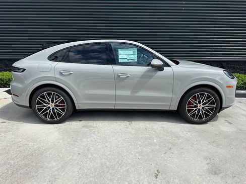 Used 2026 Porsche Cayenne S AWD/4WD image 11