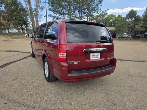 Used 2010 Chrysler Town & Country Touring Plus w/ Safetytec Group FWD image 4