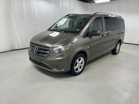 Used 2016 Mercedes-Benz Metris Passenger image 2