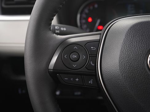 Used 2025 Toyota RAV4 XLE w/ Convenience Package image 25