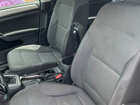 Used 2016 Volkswagen Golf S image 20