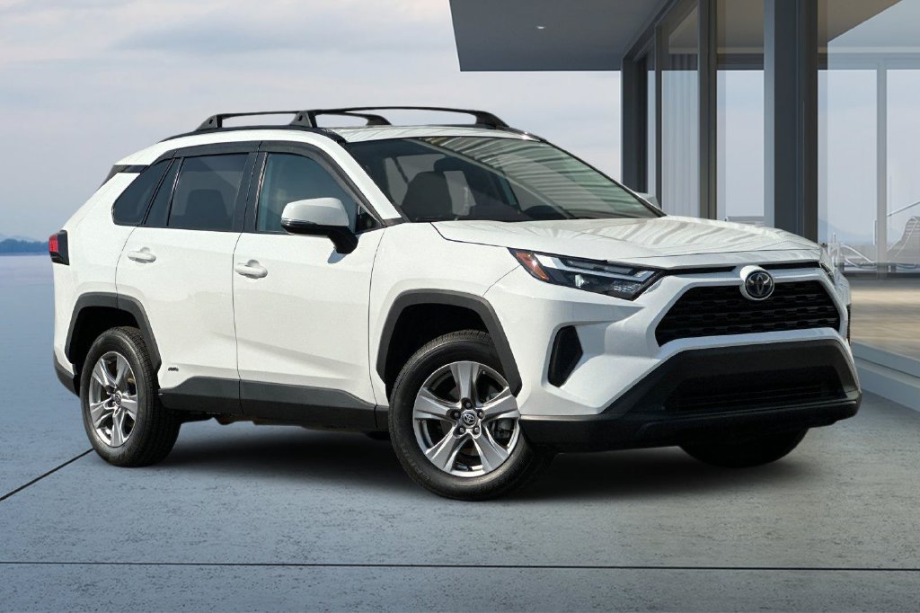 Used 2022 Toyota RAV4 XLE w/ Convenience Package AWD/4WD image 2