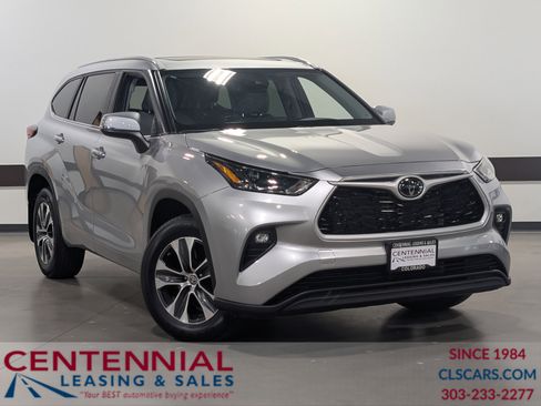 Used 2023 Toyota Highlander XLE AWD/4WD image 1