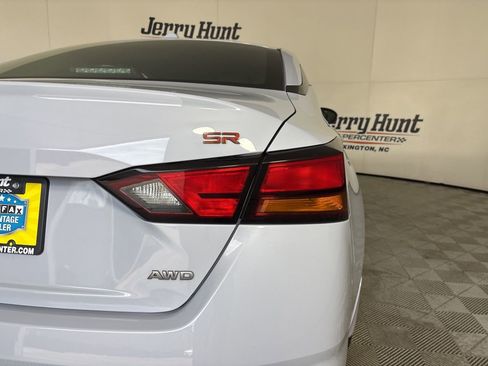 Used 2024 Nissan Altima 2.5 SR AWD/4WD image 32