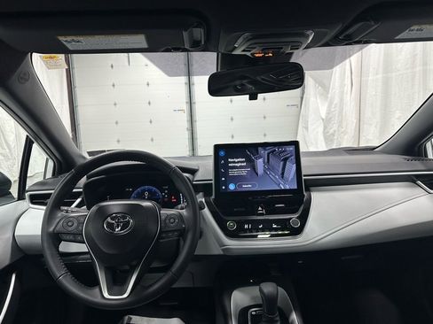 Used 2025 Toyota Corolla SE w/ SE Premium Package image 16