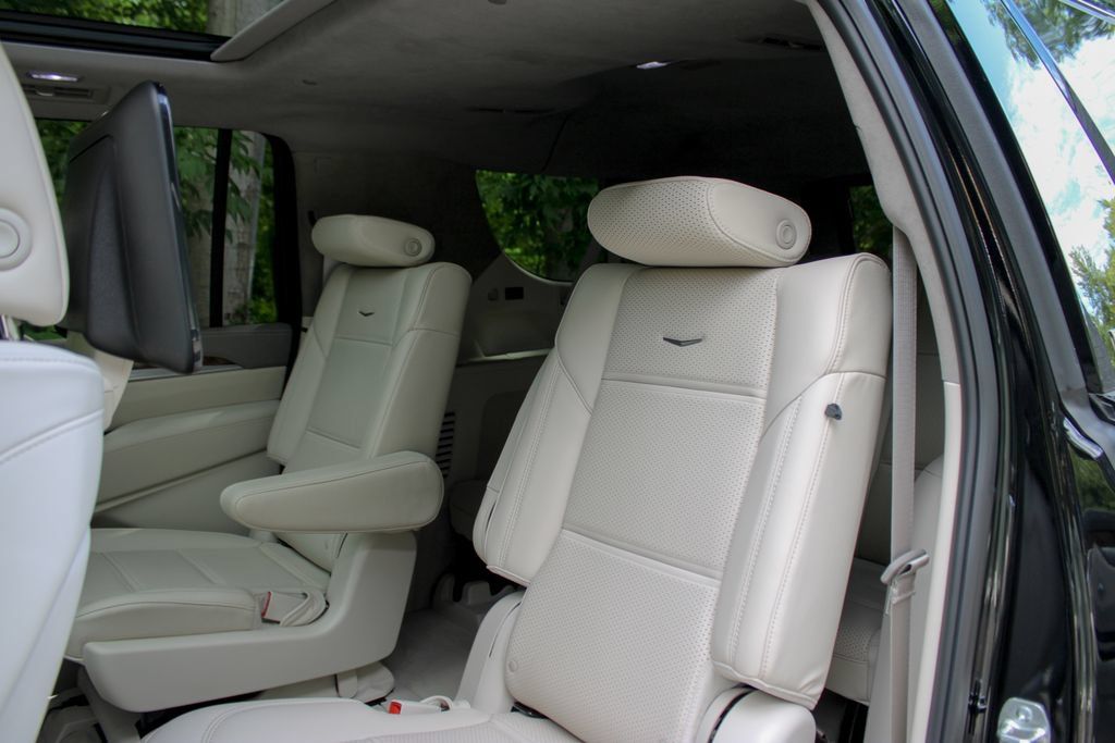 Used 2025 Cadillac Escalade ESV Sport Platinum AWD/4WD image 27