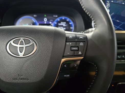 Used 2025 Toyota Crown Signia XLE image 17