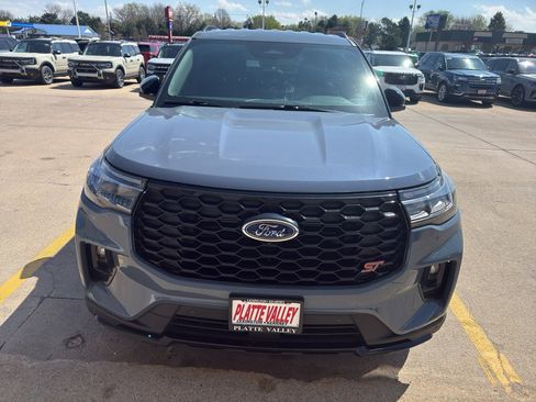 Used 2025 Ford Explorer ST AWD/4WD image 13