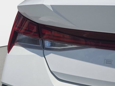 Used 2025 Hyundai Elantra SEL FWD image 32