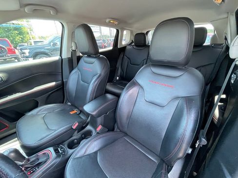 Used 2018 Jeep Compass Trailhawk w/ Leather Interior Group AWD/4WD image 16