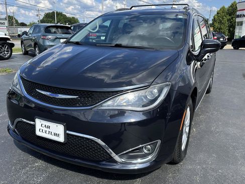 Used 2019 Chrysler Pacifica Touring-L FWD image 8
