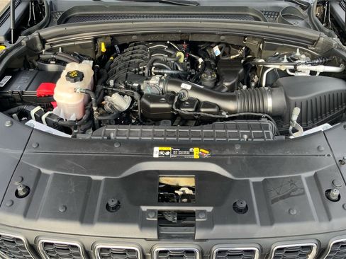 Used 2023 Jeep Grand Cherokee Laredo w/ Luxury Tech Group I image 23