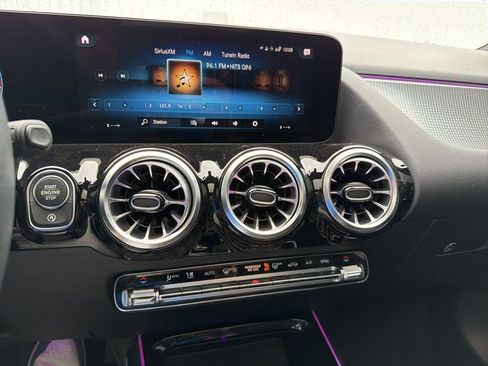 Used 2023 Mercedes-Benz GLA 250 w/ Premium Package image 16