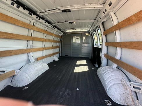 Used 2016 GMC Savana 2500 image 5