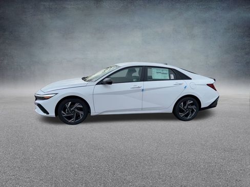 Certified 2025 Hyundai Elantra SEL image 35